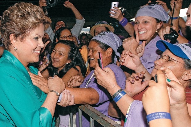 POPULARIDADEDilma Rousseff no encontro nacional de mulheres camponesas em Brasília. O maior desafio da presidente é manter sua taxa de aprovação em alta (Foto: Roberto Stuckert Filho)