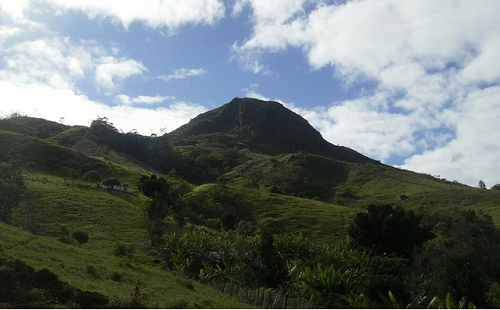 Serra do Ouro - Vista de baixo | Foto: Arquivo IguaíBAHIA