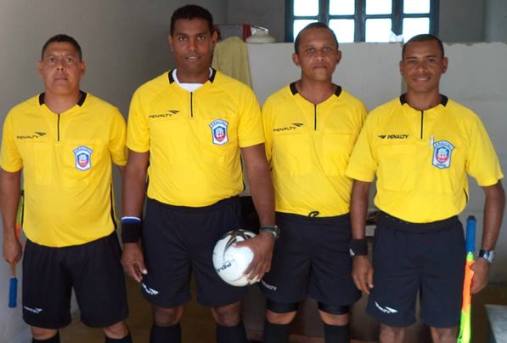 Valdeciro José dos Santos Filho (1º da esquerda) Foto: Reprodução (facebook)