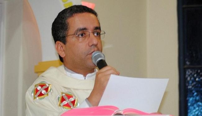 O Padre Estevam também já foi pároco em Iguaí, Planalto e  Poções | Divulgação | Paróquia das Candeias