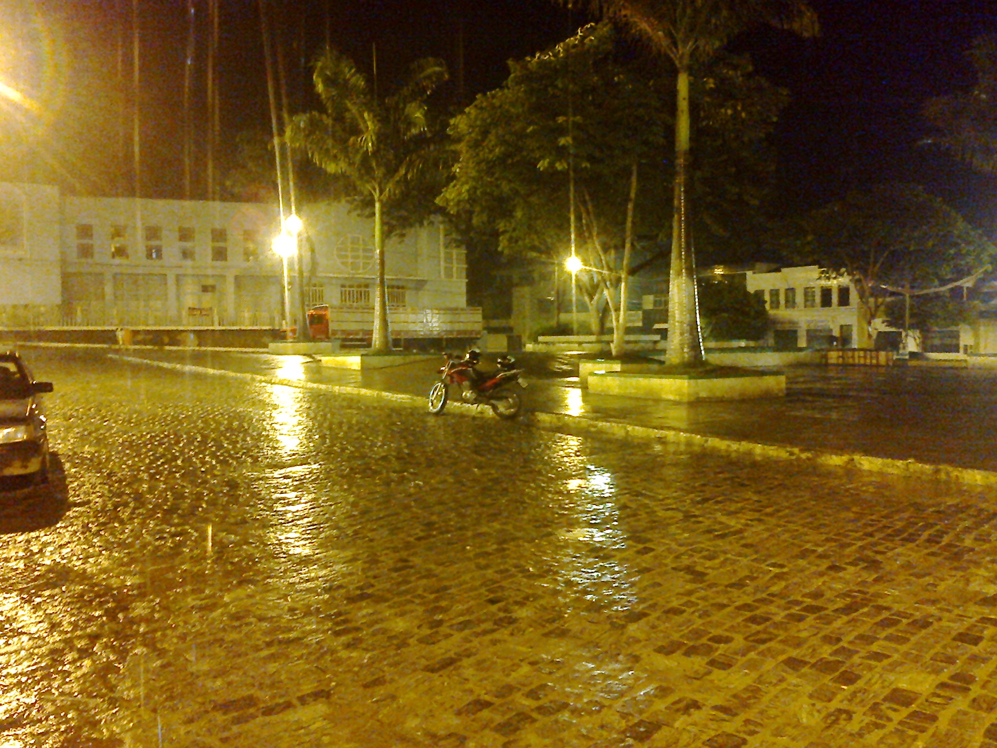 Praça Manoel Novaes, noite de segunda-feira (3)
