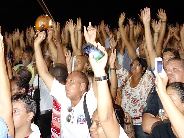 Assembleia aprovou o início da greve da PM (Foto: Imagens/G1)