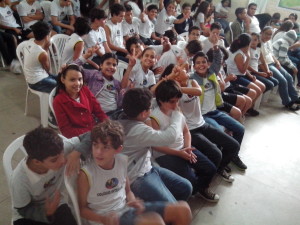Estudantes do Colégio Manoel Lôbo participam do projeto (Foto: Iguaí Bahia)
