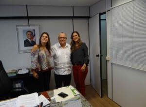 Prefeitas de Igaporã e Sebastião Laranjeiras  com o Secretário de Relações Institucionais (Foto: ASCOM)