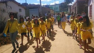 Professores e alunos do Escola Municipal Jabes Souza participam do desfile (Foto: Divulgação)