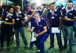Parte da equipe de eventos da Rádio Comunitária Iguaí FM 104,9 fazendo a cobertura na Festa de Setembro de 2015 (Foto: IguaíBAHIA)