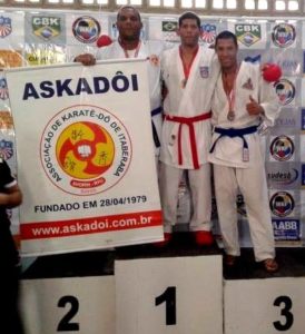 Foto: Reprodução Facebook (Andel Sanderlan 3º Lugar À Direita)