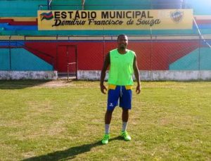 Gugu, no estádio da cidade de Pau Brasil (Foto: Divulgação)