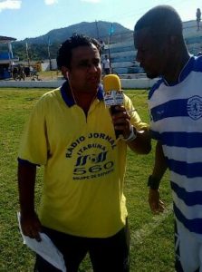 Gugu dando entrevista a Rádio Jornal de Itabuna (Foto: Divulgação)