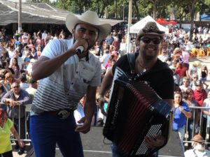 Jô Moreira e seu Sanfoneiro em Show na cidade de São Paulo no aniversário de Rádio do Radilista Mano Véio.