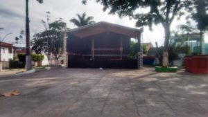 Palco montado na Praça Manoel Novaes.