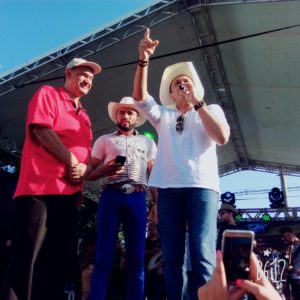 Da esquerda pra direita, Radialista Mano Véio, Jô Moreira e Frank Aguiar. (Foto: Divulgação)